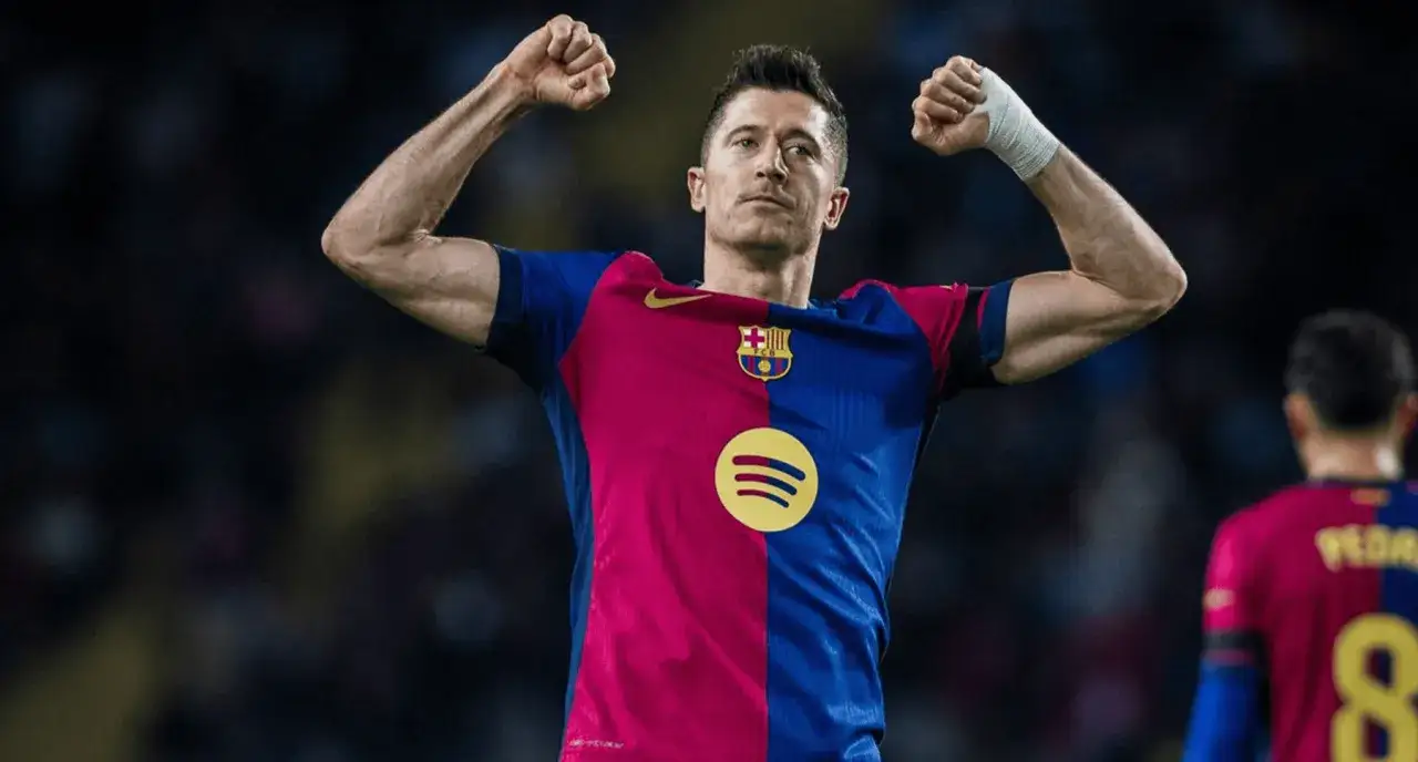 Robert Lewandowski, jeden z najlepszych napastników świata, świętuje bramkę w barwach Barcelony.