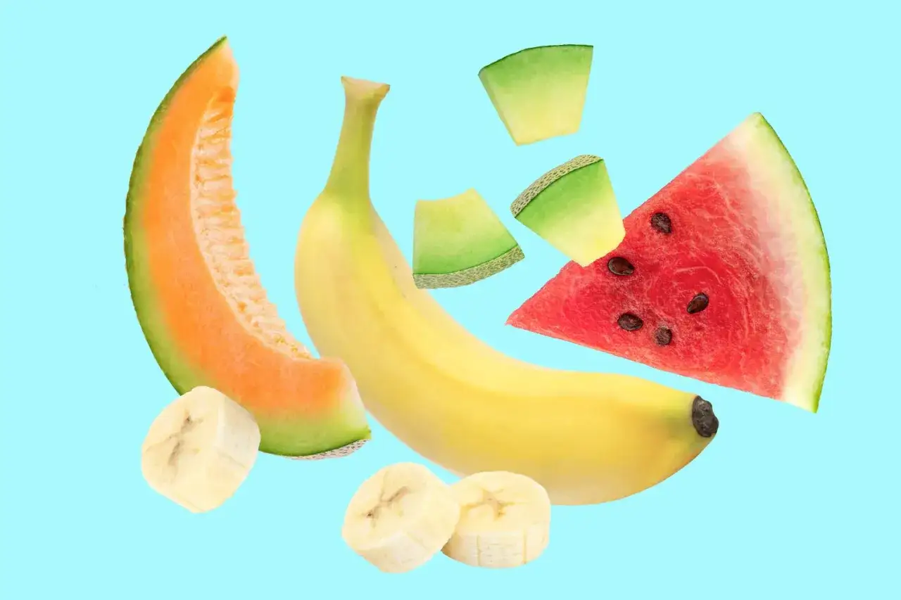 Banan, arbuz, melon – jakie owoce przy refluksie są bezpieczne? Te soczyste kawałki sugerują łagodne smaki.