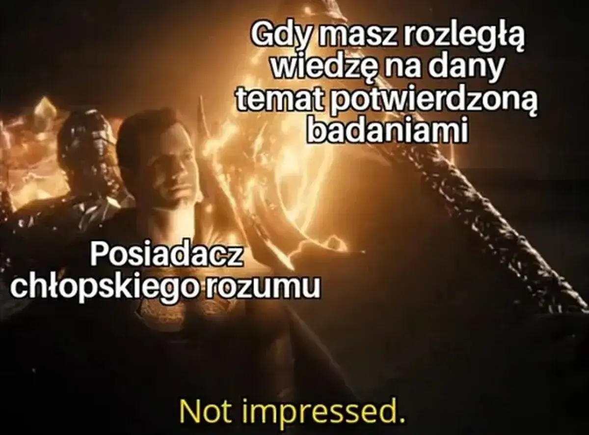 Gdy masz wiedzę naukową, a ktoś opiera się na chłopskim rozumie. Superman patrzy z niedowierzaniem.