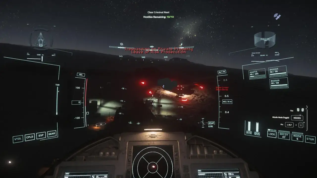 Widok z kokpitu statku kosmicznego w Star Citizen. Widać wrogów i ostrzeżenie o naruszeniu prywatnej własności. Dostępne za darmo!