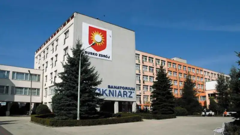 Sanatorium Włókniarz Busko-Zdrój budynek z zewnątrz