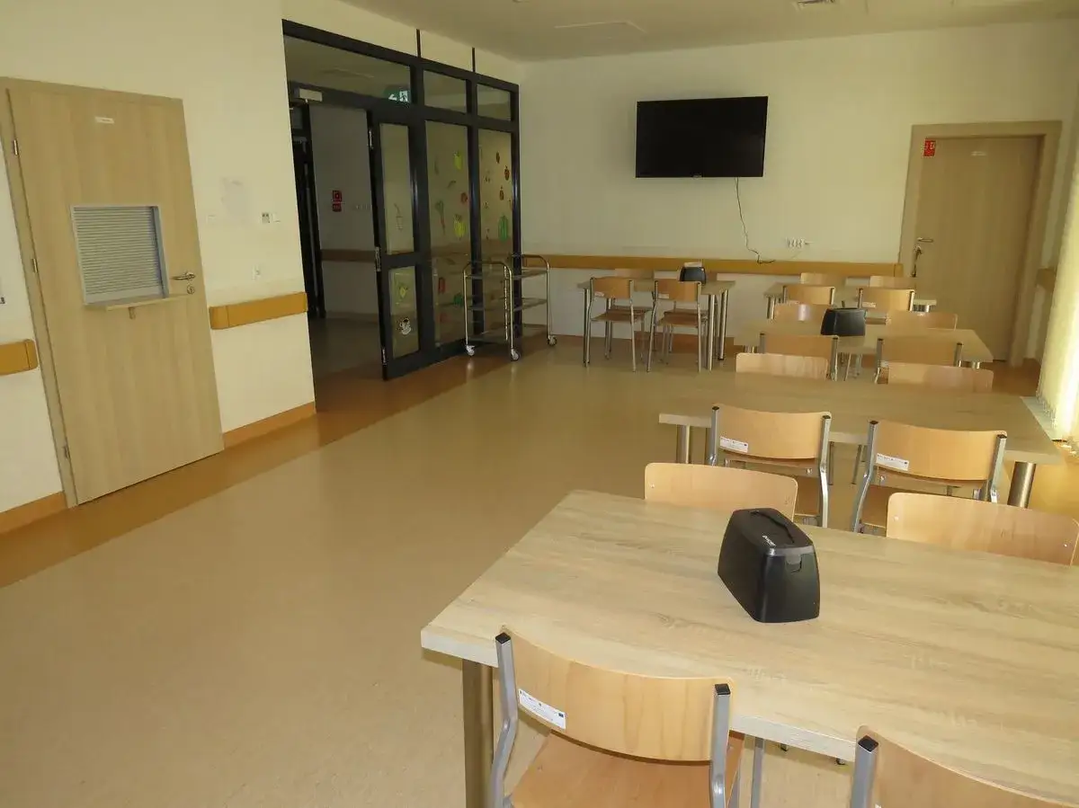 Wnętrze Domu Pomocy Społecznej, pokój lub strefa wspólna