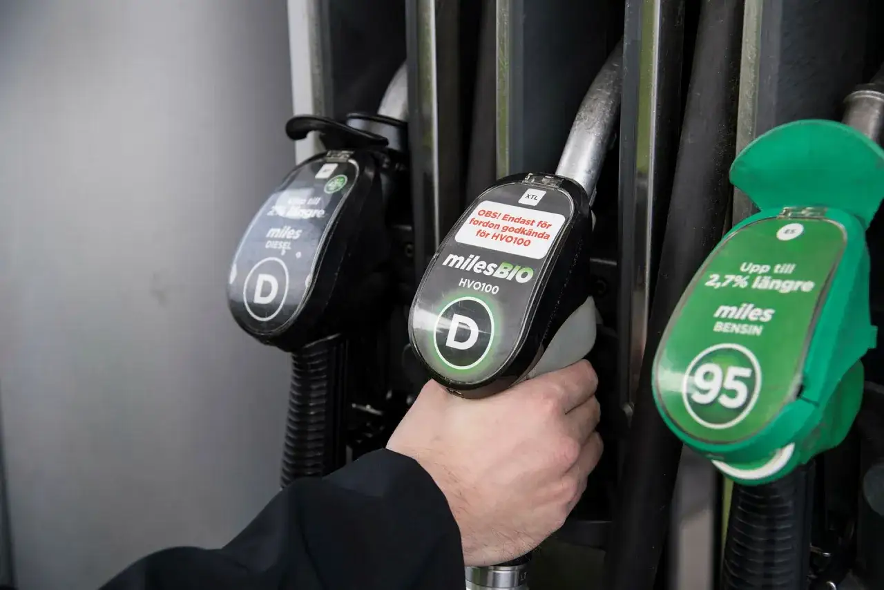 Hand h&aring;ller bensinpump med 