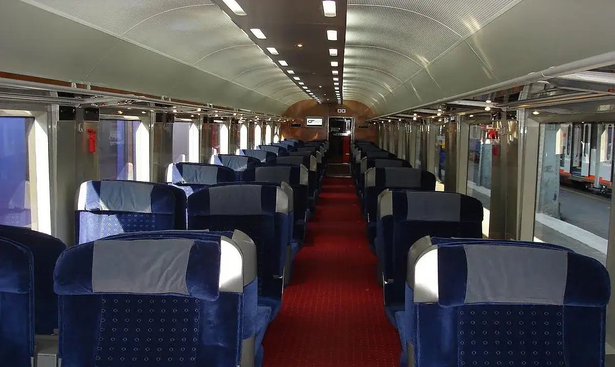 Wnętrze pociągu InterRegio