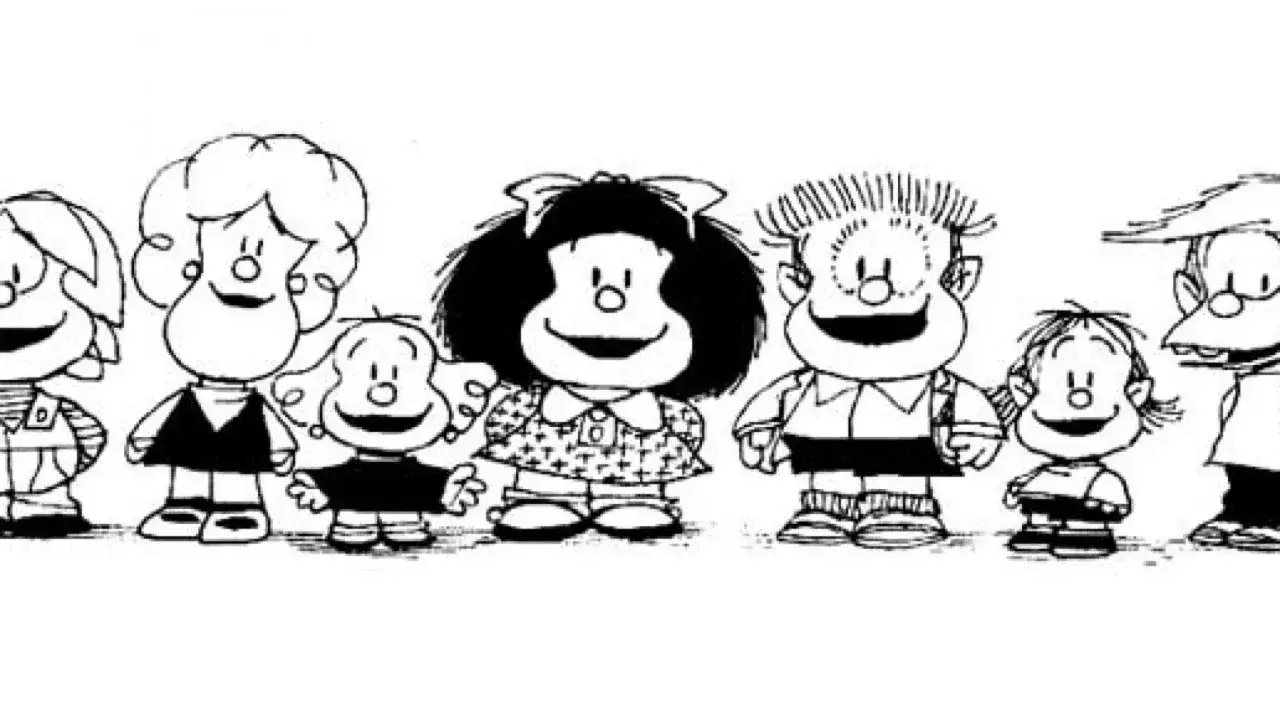 Un grupo de personajes de las **mafalda vi&ntilde;etas** posan sonrientes. Mafalda, con su caracter&iacute;stico vestido, est&aacute; en el centro.