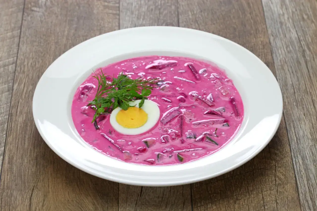 zupa buraczkowa z jajkiem i koperkiem
