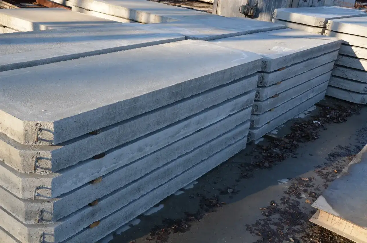Stosy płyt drogowych 300x150x15. Sprawdź aktualną płytę drogową 300x150x15 cenę i zamów już dziś!