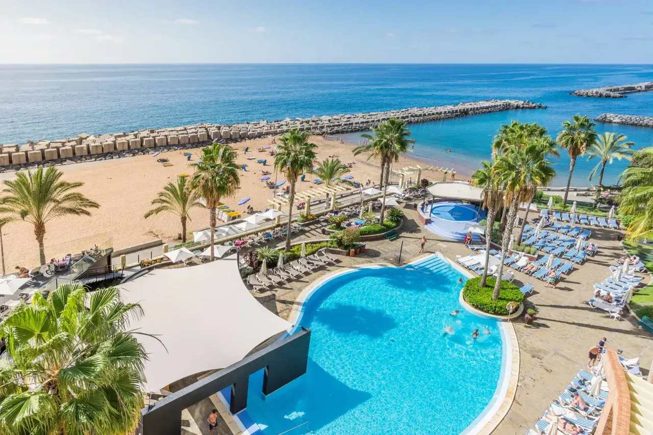 Plaża Calheta Madera i widok na ocean