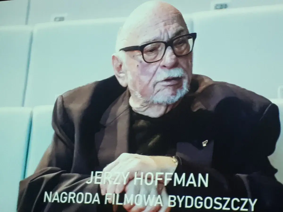 Jerzy Hoffman, jeden z najlepsi polscy reżyserzy, odbiera nagrodę filmową Bydgoszczy.