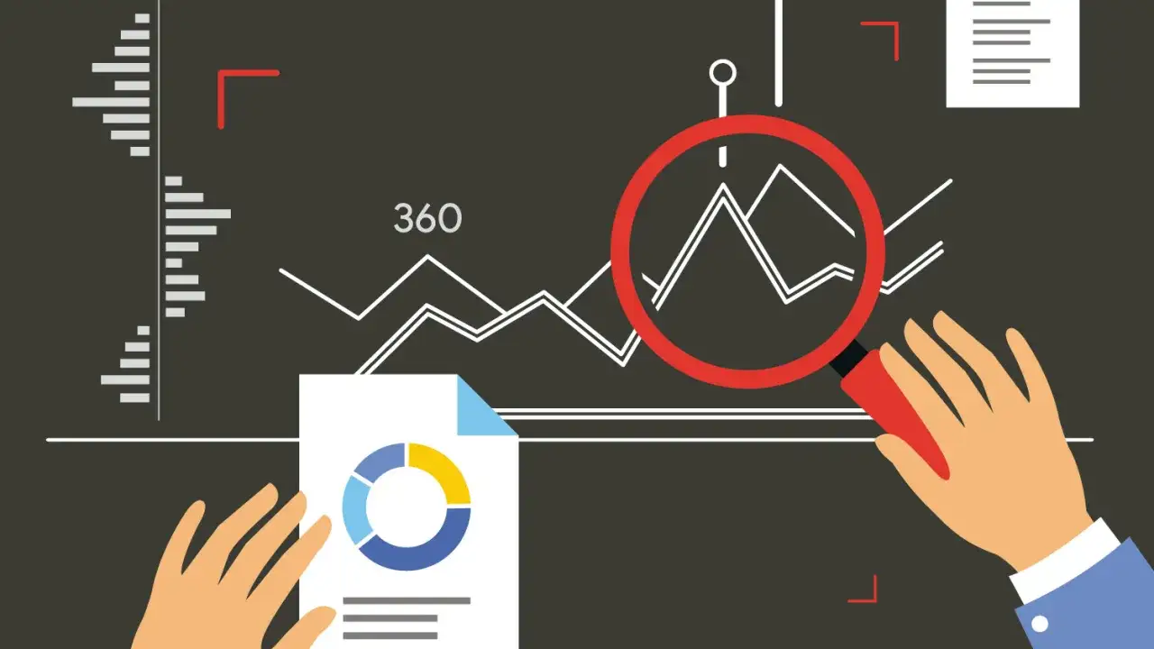 Manos analizan gr&aacute;ficos y datos, buscando los objetivos de un plan de comunicaci&oacute;n.