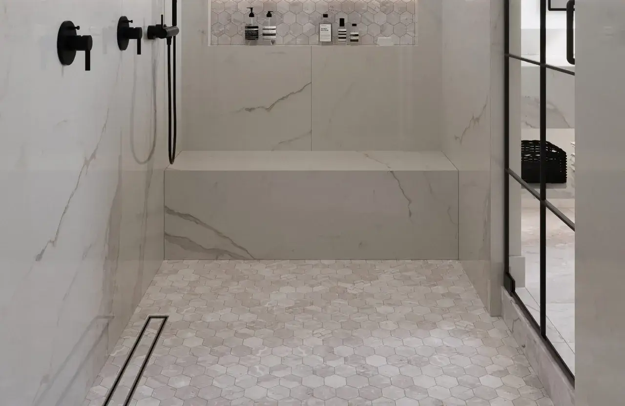 Hexagonal tiles create a beautiful and practical shower floor, offering excellent grip and a modern aesthetic. These are the best shower floor tiles for a stylish and safe bathroom.