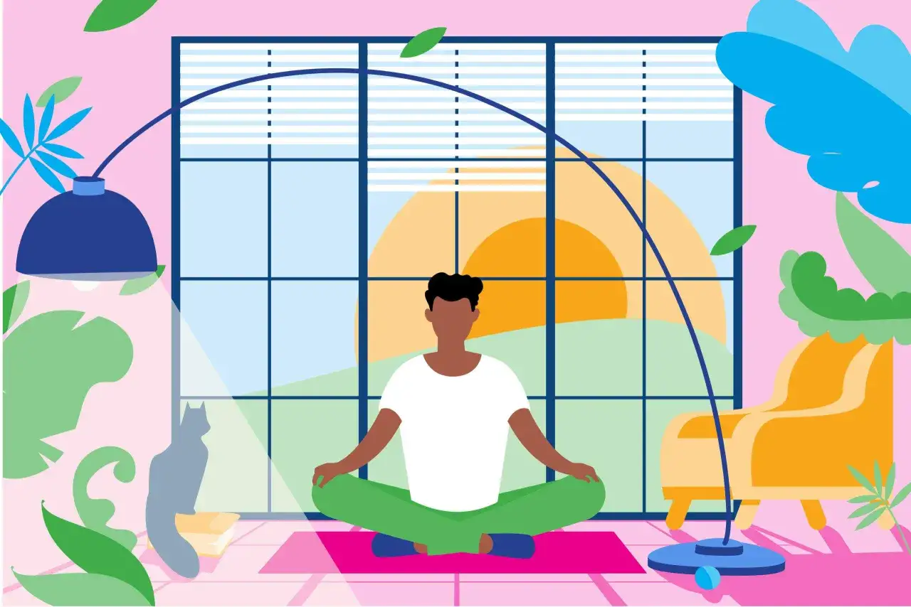 En person sitter i lotusställning på en yogamatta, omgiven av växter och en solnedgång. En katt sitter på en bok.
