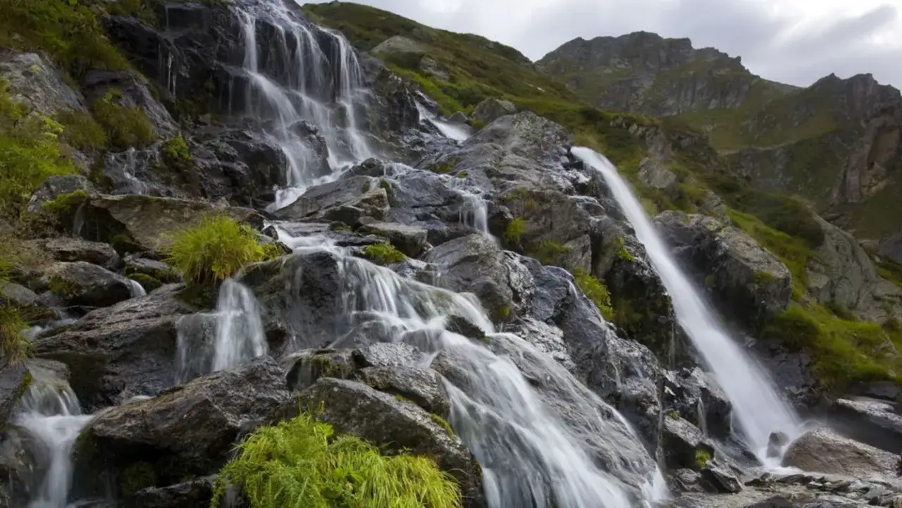 Cascading waters flow down the rocky slopes of the Aare Gorge, resembling the dramatic Reichenbach Falls.