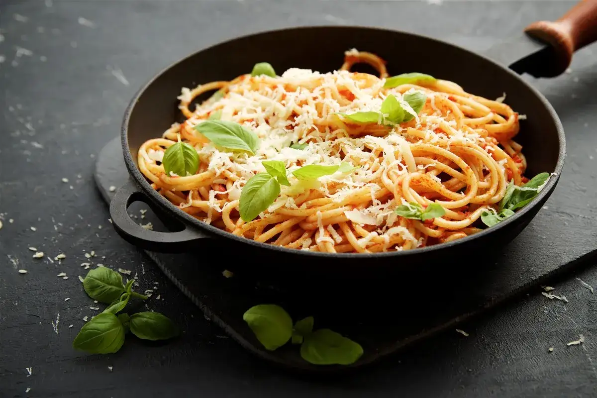 Zdjęcie Spaghetti na patelni: Sekret idealnego smaku i zero zmywania