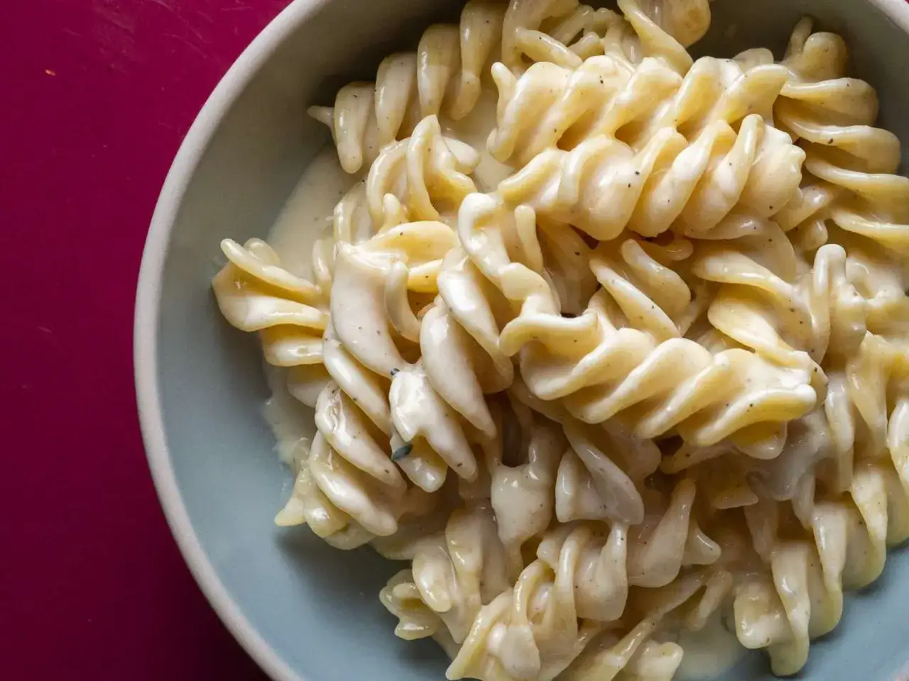 Fusilli w kremowym sosie quattro formaggi, idealne na szybki obiad.