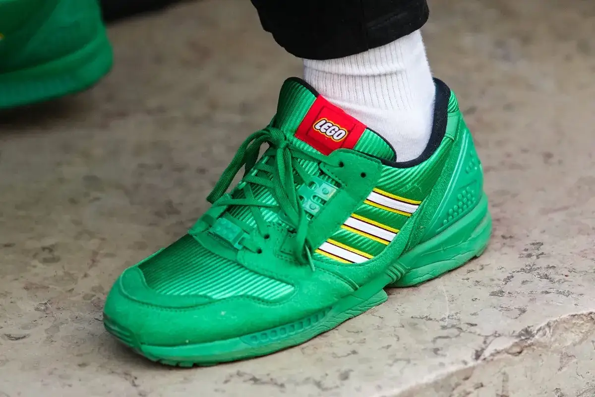 Scarpe verdi uomo LEGO: un look audace per chi ama distinguersi. Perfette con jeans o pantaloni cargo per un outfit casual.