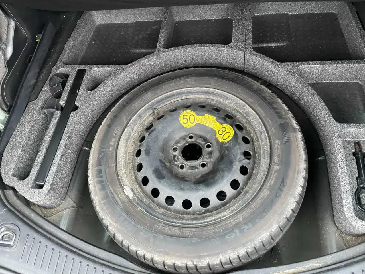 Ford S-Max koło zapasowe lokalizacja