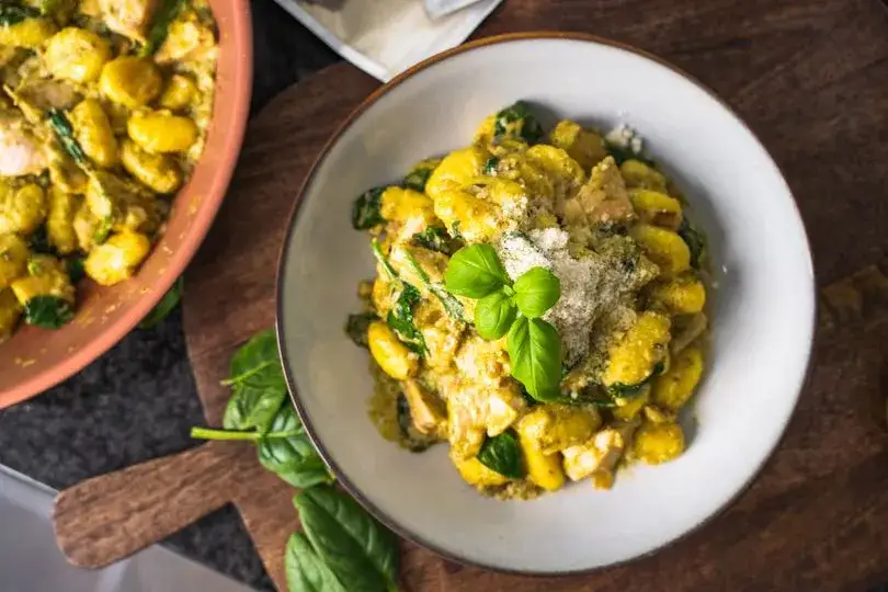 gnocchi z pesto i warzywami