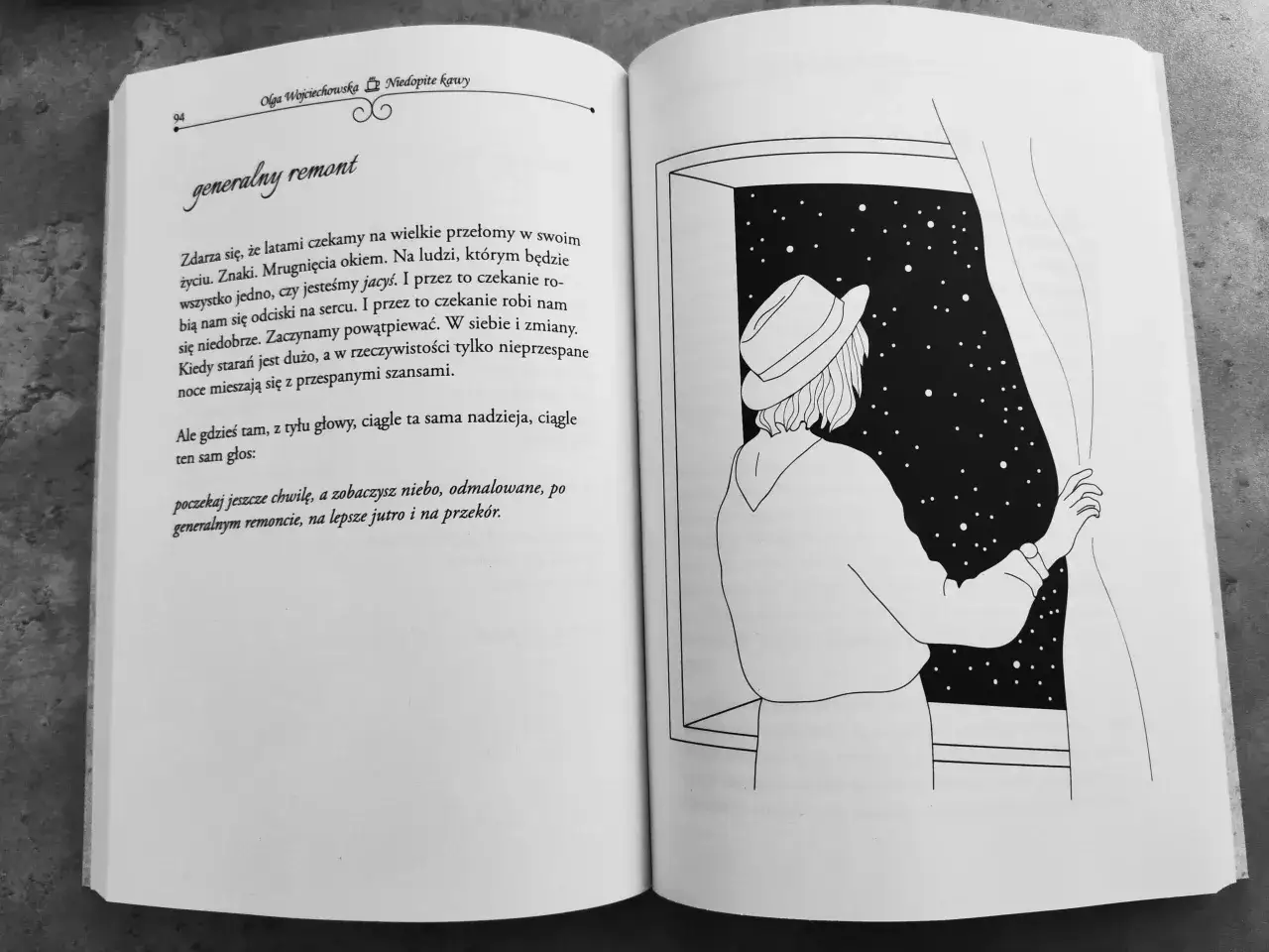 Ilustracja z książki z wierszami o miłości. Kobieta w kapeluszu patrzy przez okno na nocne niebo pełne gwiazd.