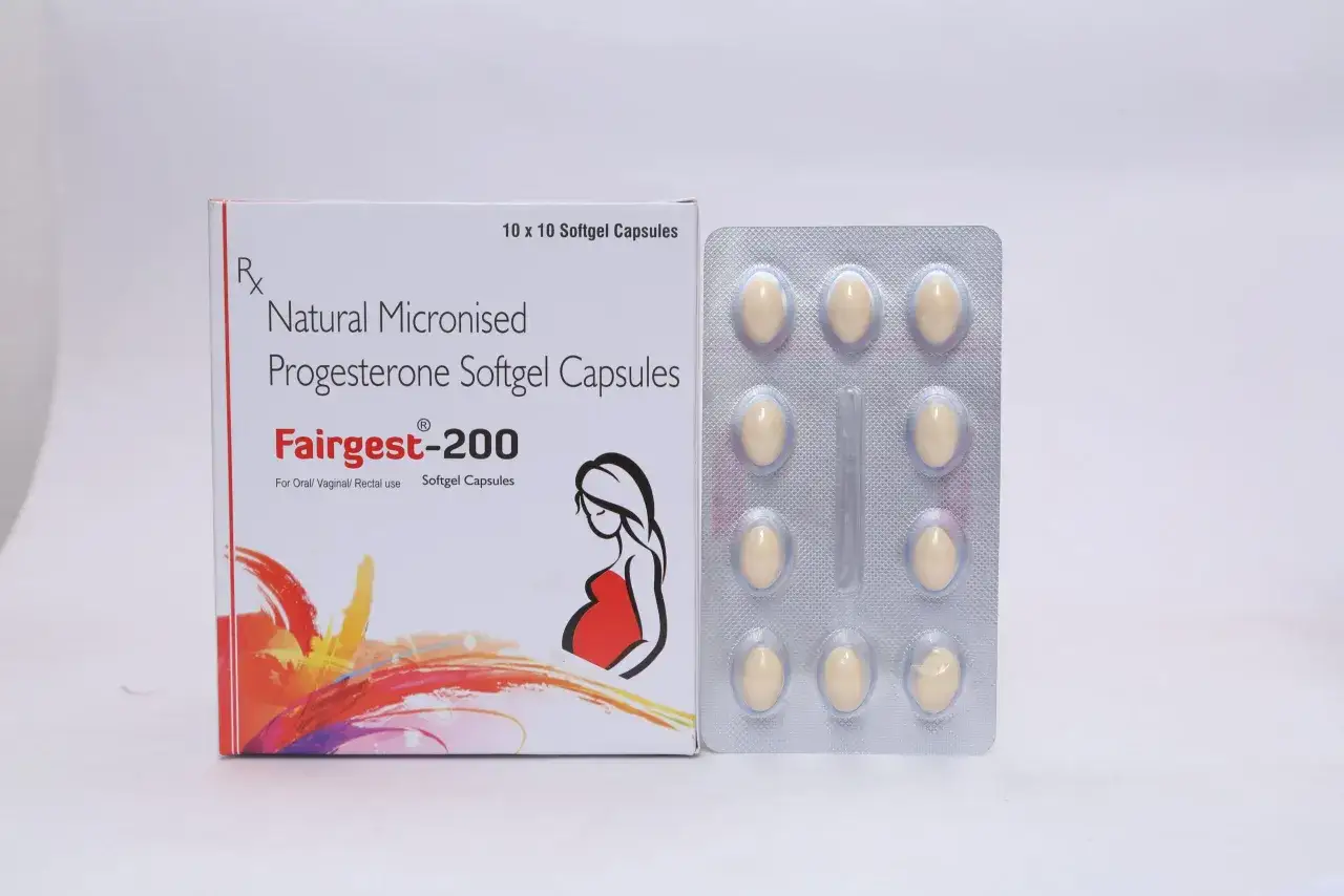 Caja de Progeffik 100, con 10 c&aacute;psulas blandas de Progesterona Micronizada Natural. Incluye bl&iacute;ster con 10 c&aacute;psulas.