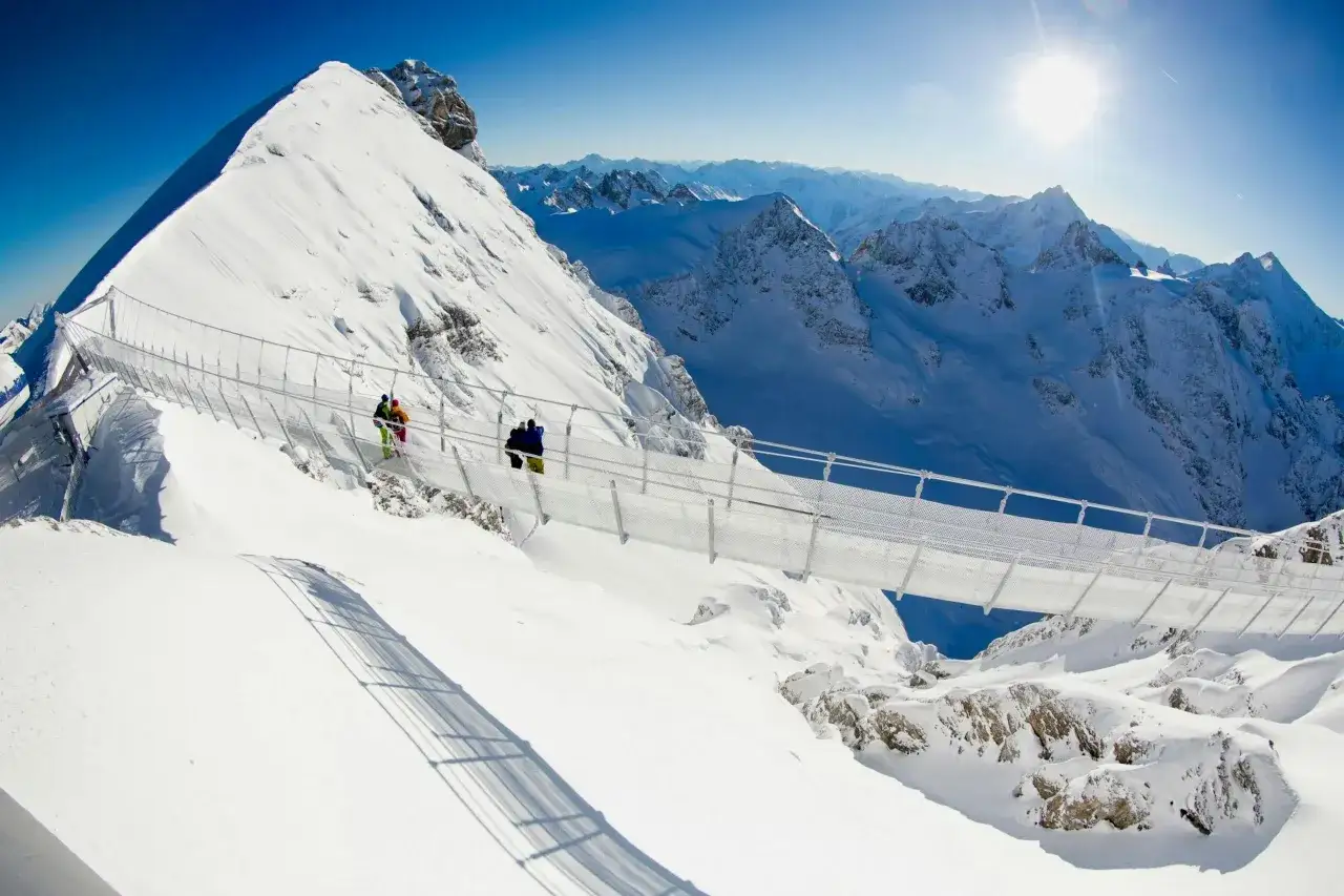 Titlis Cliff Walk jaskinia lodowcowa