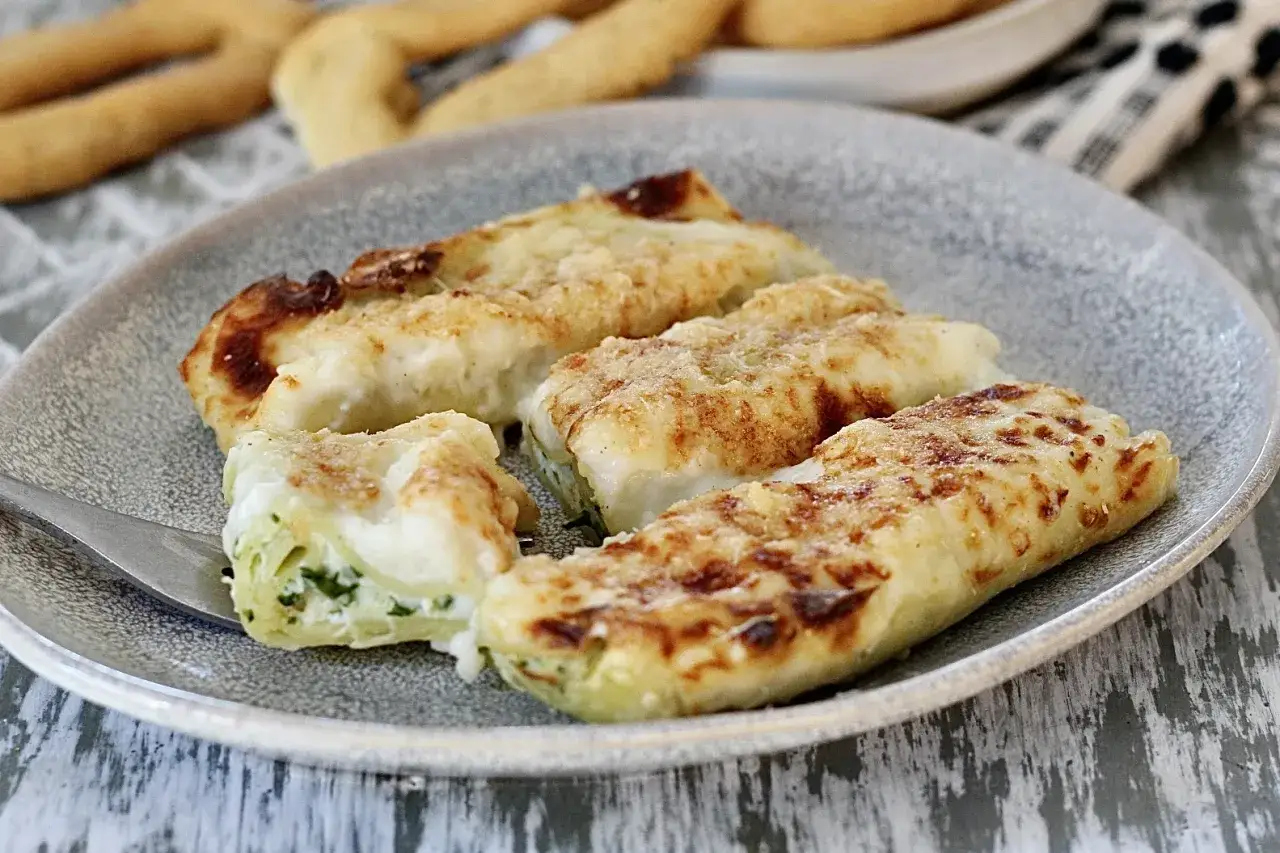 Canelones de espinacas gratinados, con un relleno cremoso y la pasta dorada. Un plato reconfortante.