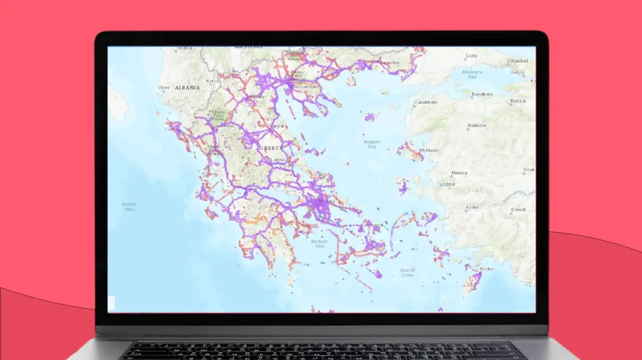 Mapa Grecji z zaznaczonymi zasięgami sieci komórkowych. Dowiedz się, jak włączyć roaming w iPhone, by korzystać z telefonu za granicą.