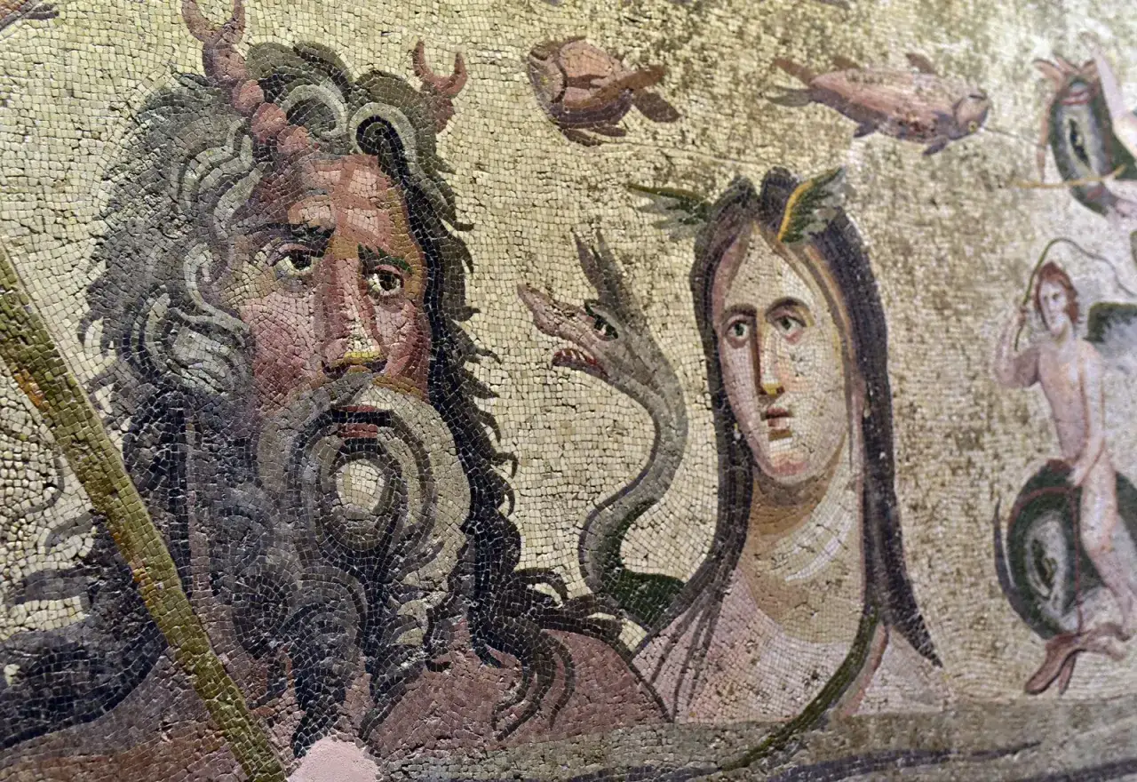 Stworzenie świata według mitologii greckiej: Posejdon z trójzębem i morska nimfa, wokół nich morskie stworzenia.