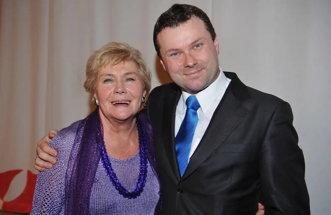 Zdjęcie Kim jest syn Teresy Lipowskiej: od bankowca do pilota odrzutowców