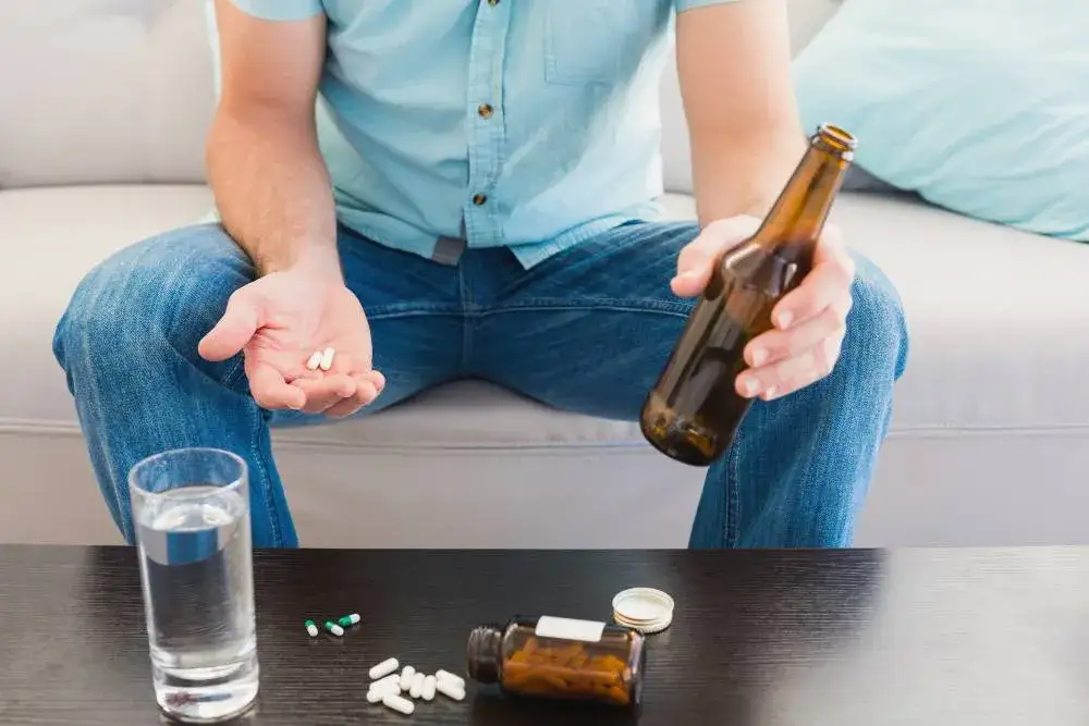 Zdjęcie Ibuprom i alkohol: Czy można łączyć? Ryzyko i zasady bezpieczeństwa