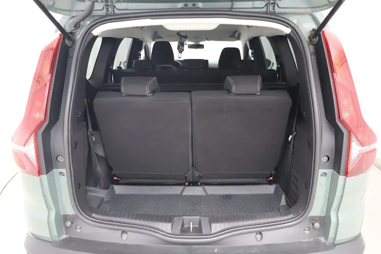 Bagageutrymmet i en Dacia Jogger, redo f&ouml;r ett nytt &auml;ventyr.