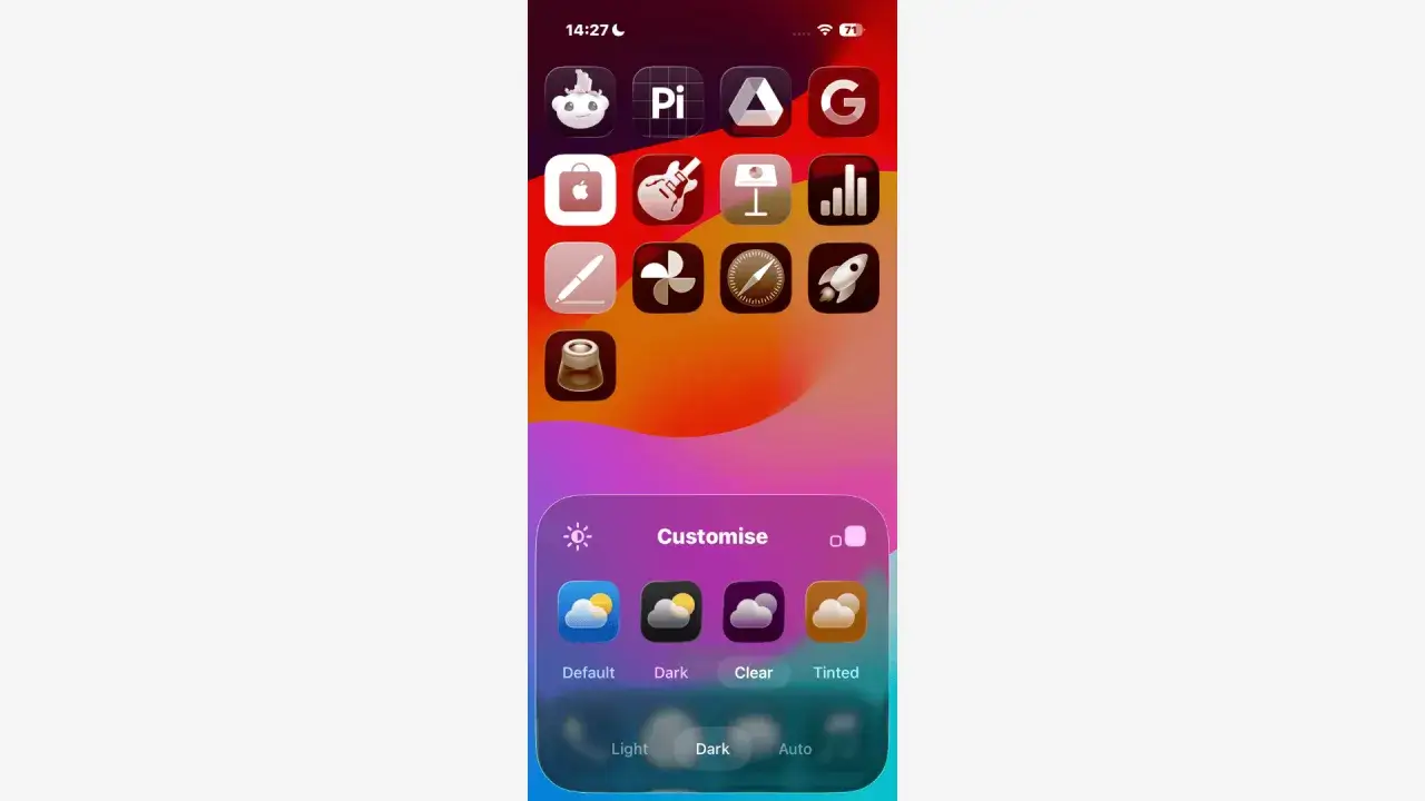 Ekran iPhone z ikonami aplikacji i menu