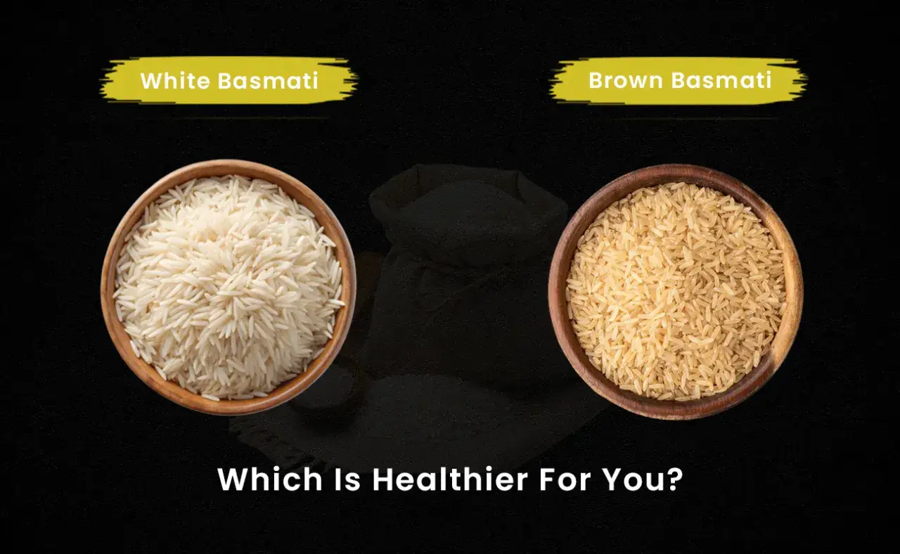 Due ciotole di riso basmati, bianco e integrale, mettono a confronto le loro proprietà nutrizionali.