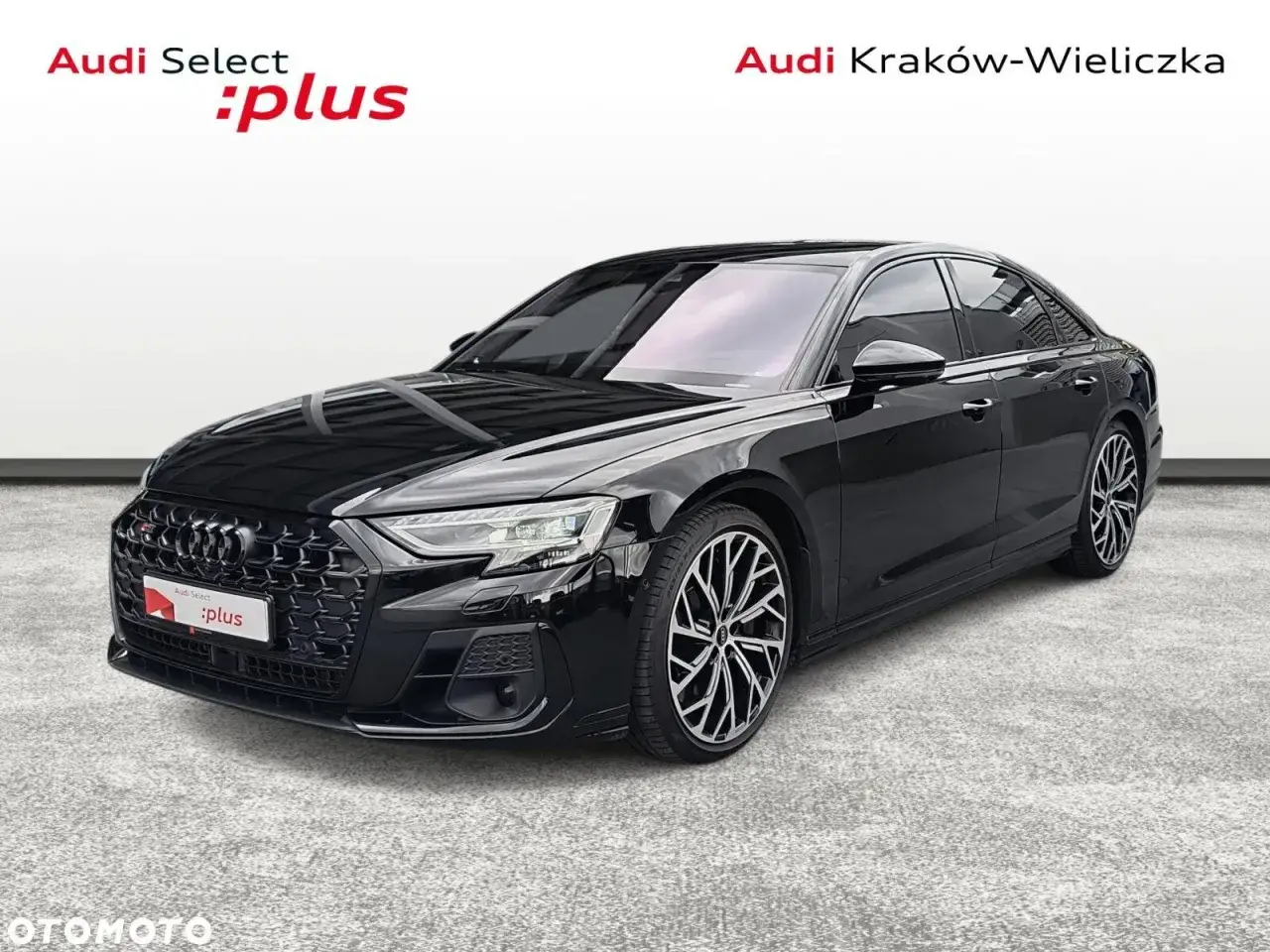 Elegancki, czarny Audi RS8 z charakterystycznym grillem i felgami. Idealny wybór dla koneserów.
