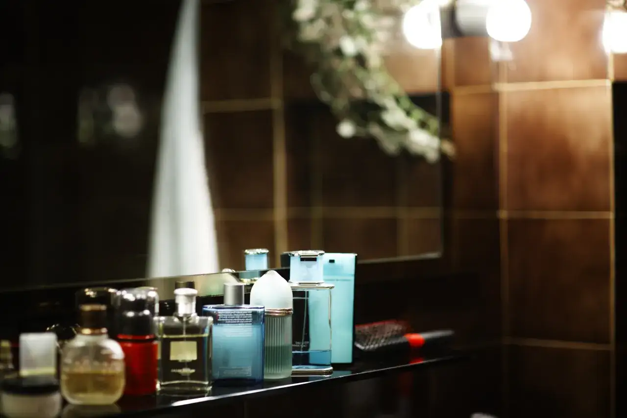 parfum falsch aufbewahrt badezimmer fensterbank