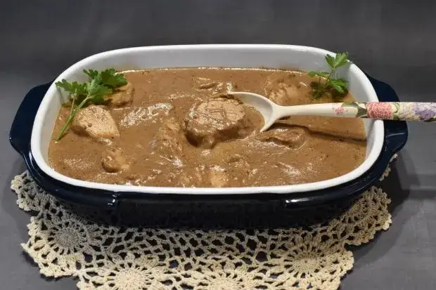 różne sosy do mięsa, sos śmietanowy, sos pieczarkowy, sos koperkowy, sos pomidorowy, sos curry