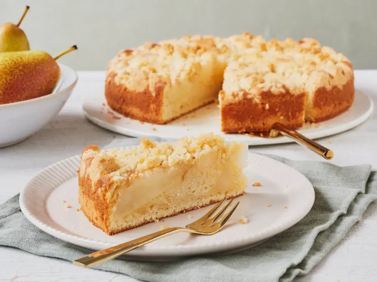 Ein saftiger Birnenkuchen mit Streuseln, perfekt für ein gemütliches Nachmittagskaffee. Dieses Birnenkuchen Rezept ist ein Genuss!