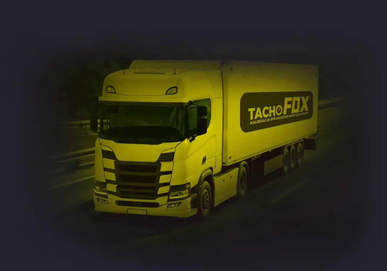 Ciężarówka z logo TachoFox, gotowa na wymianę tachografów. Usługi kalibracji, sprawdzania, montażu i napraw.