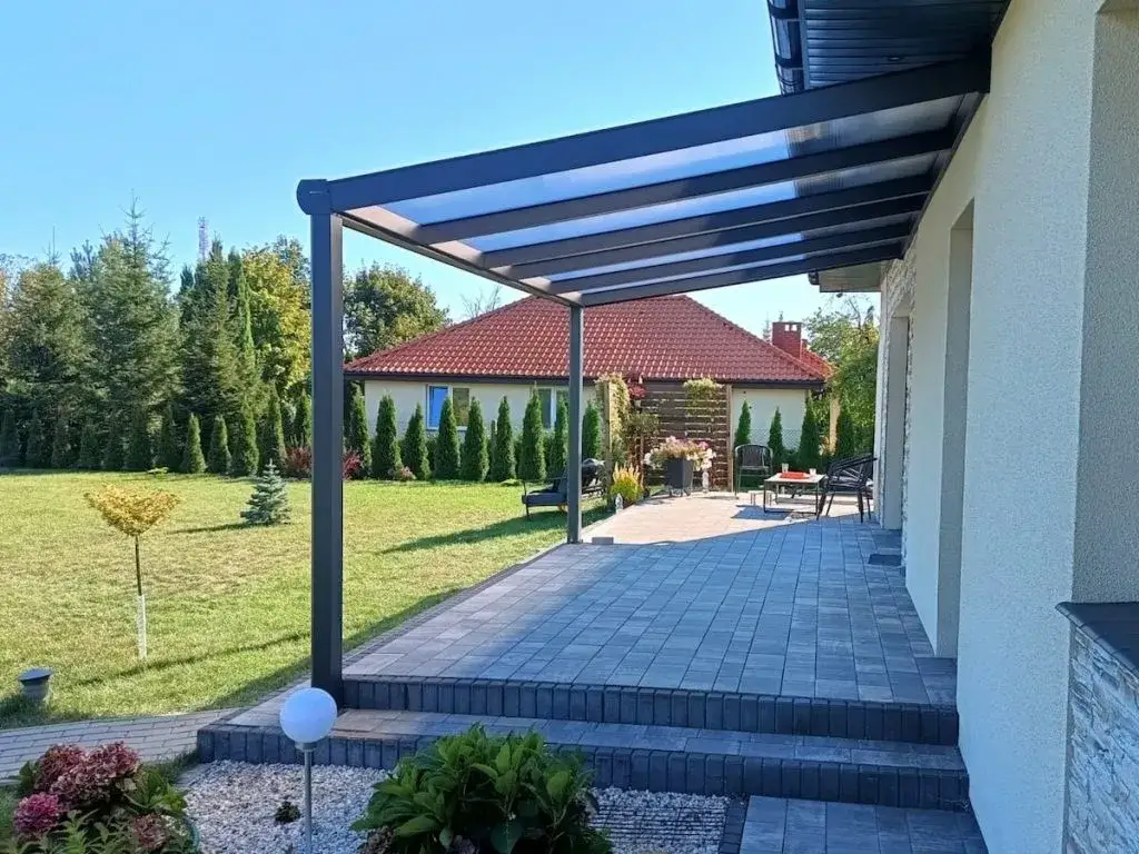 różne rodzaje zadaszeń tarasów przezroczystych