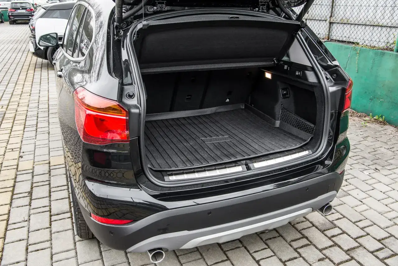 BMW X1 F48 wnętrze bagażnik