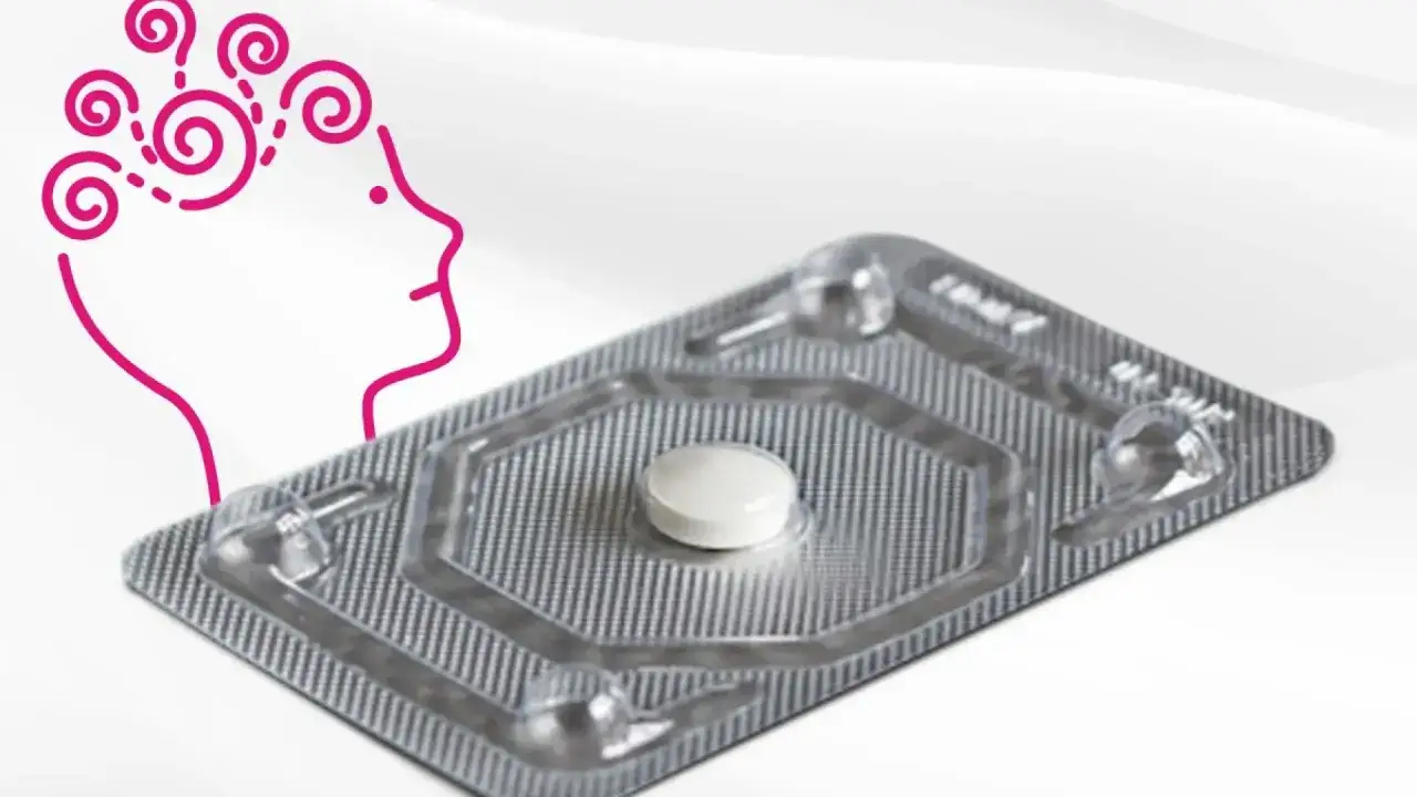 Pastilla del d&iacute;a despu&eacute;s cuando se toma: una p&iacute;ldora en su empaque, junto a un perfil femenino con espirales en la cabeza, simbolizando decisiones.