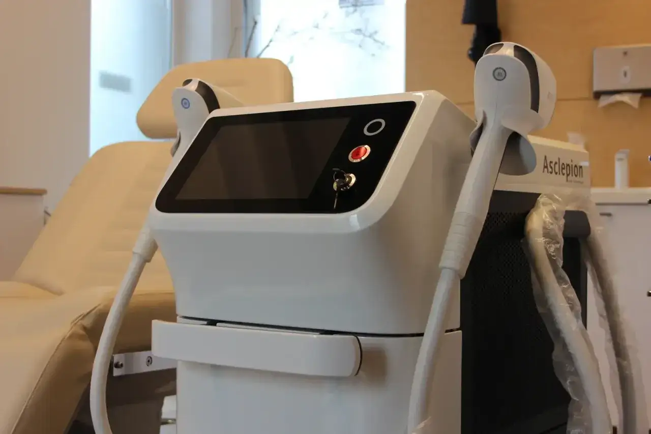 Profesjonalny laser do depilacji. Czy depilacja laserowa boli? Ten nowoczesny sprzęt minimalizuje dyskomfort.