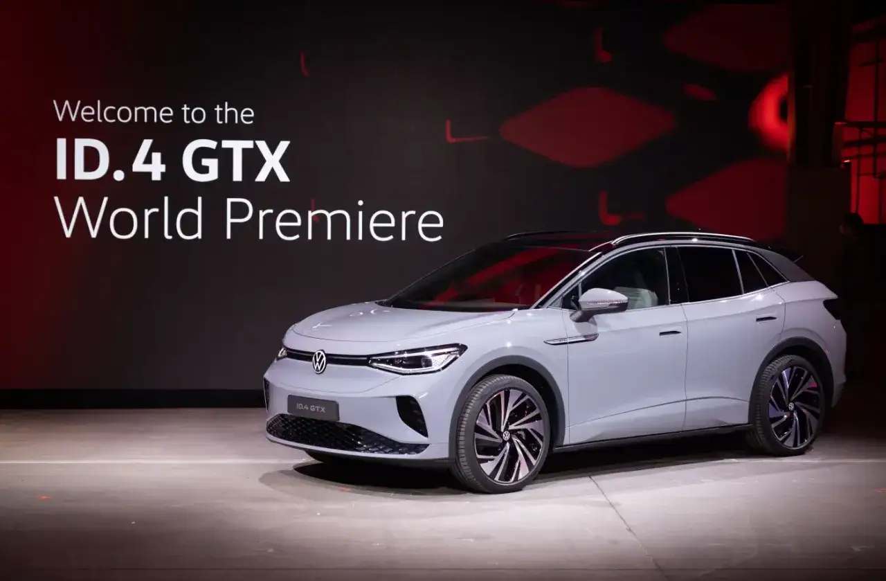 Nowy Volkswagen ID.4 GTX na światowej premierze. Stylowy, elektryczny SUV prezentuje się imponująco.