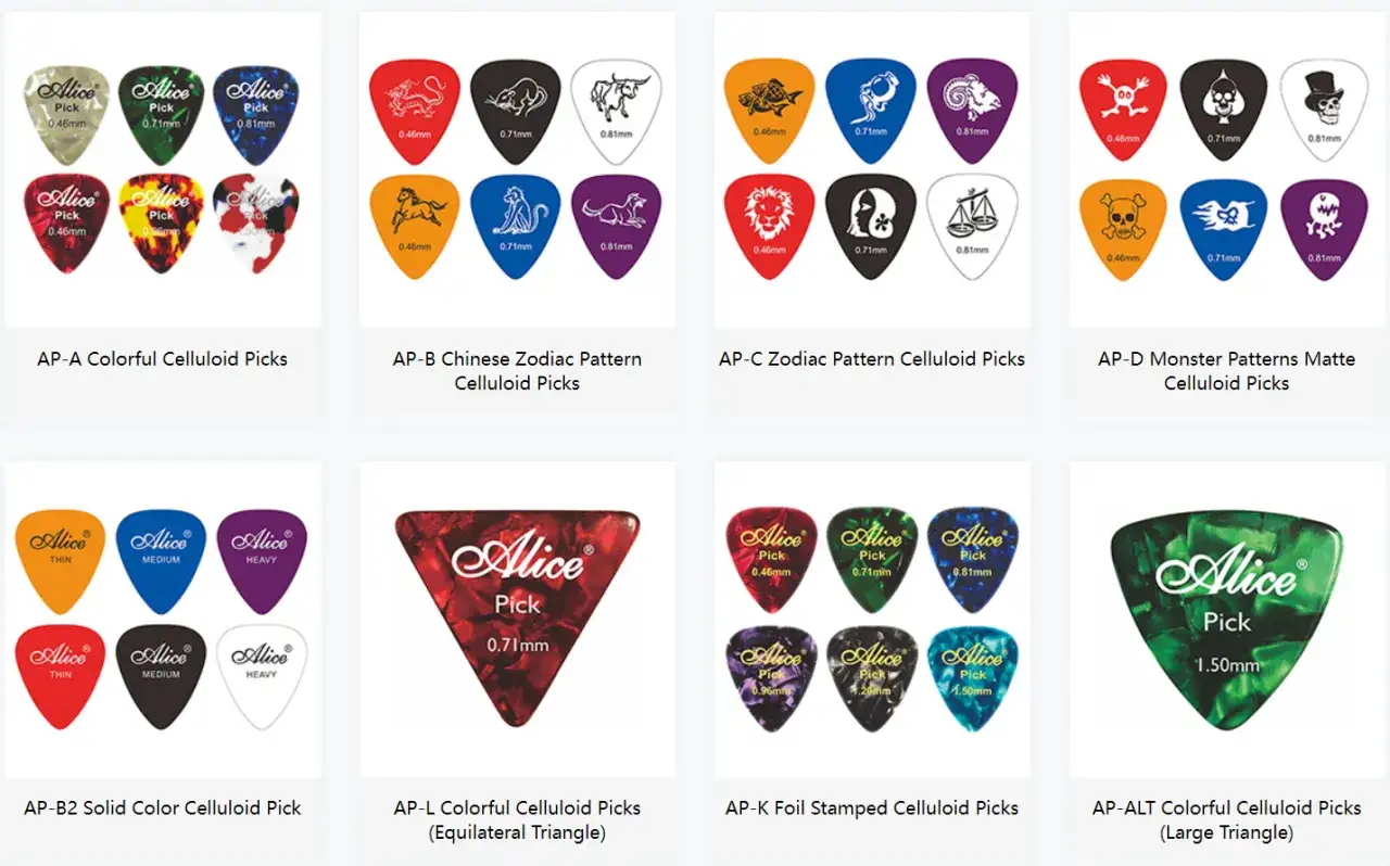 Eine Auswahl an Plektren für Gitarren, mit verschiedenen Mustern und Farben. Was ist ein Plektrum? Ein kleines Stück Material zum Anschlagen von Saiten.