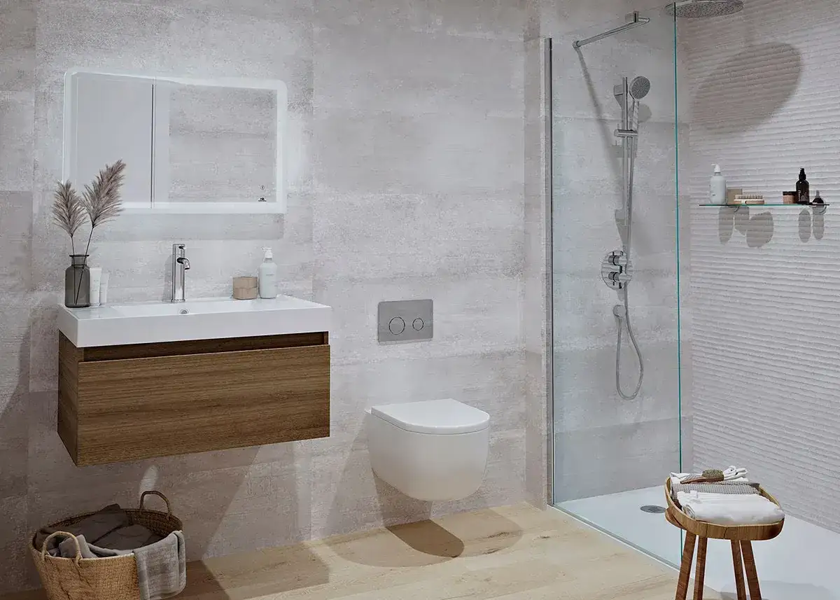 Salle de bain moderne avec lavabo suspendu, miroir lumineux, douche vitrée et un WC suspendu optimisant la dimension wc.