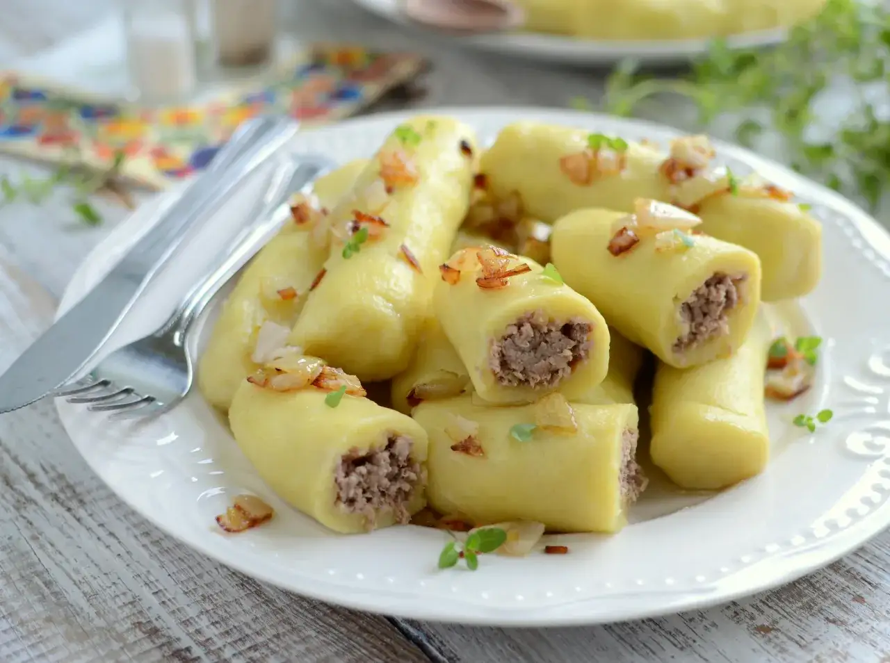 R&oacute;żne potrawy z farszem z mięsa rosołowego