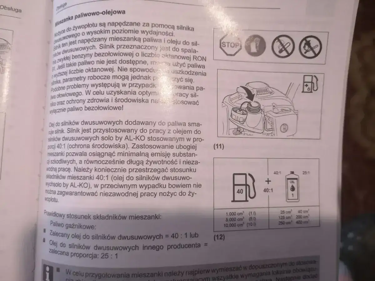Instrukcja podaje, jaka mieszanka do skutera 2t jest zalecana: 40:1 lub 25:1, w zależności od oleju.
