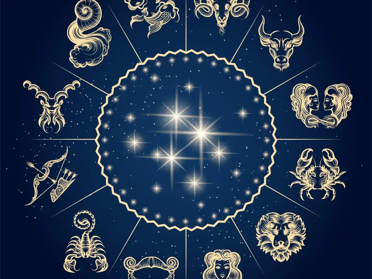 Znak zodiaku 21 grudnia to Strzelec. Ilustracja przedstawia koło zodiaku na tle nocnego nieba, z symbolami wszystkich znaków.