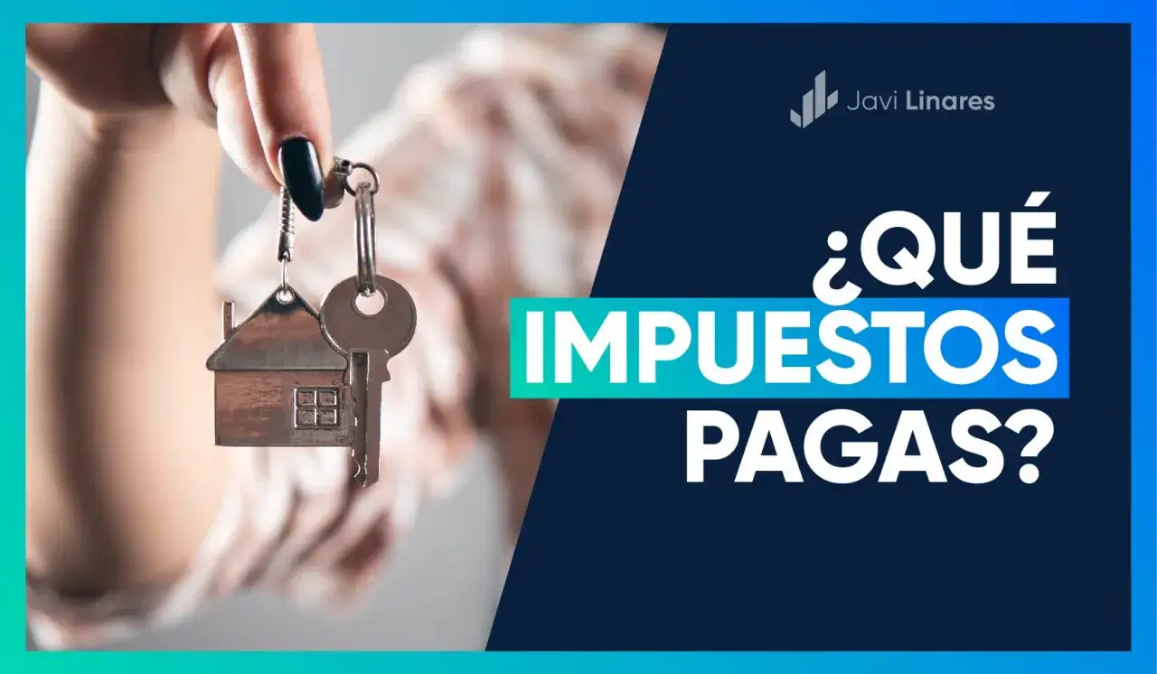 Mano sosteniendo llaves con un dije de casa. Texto: 