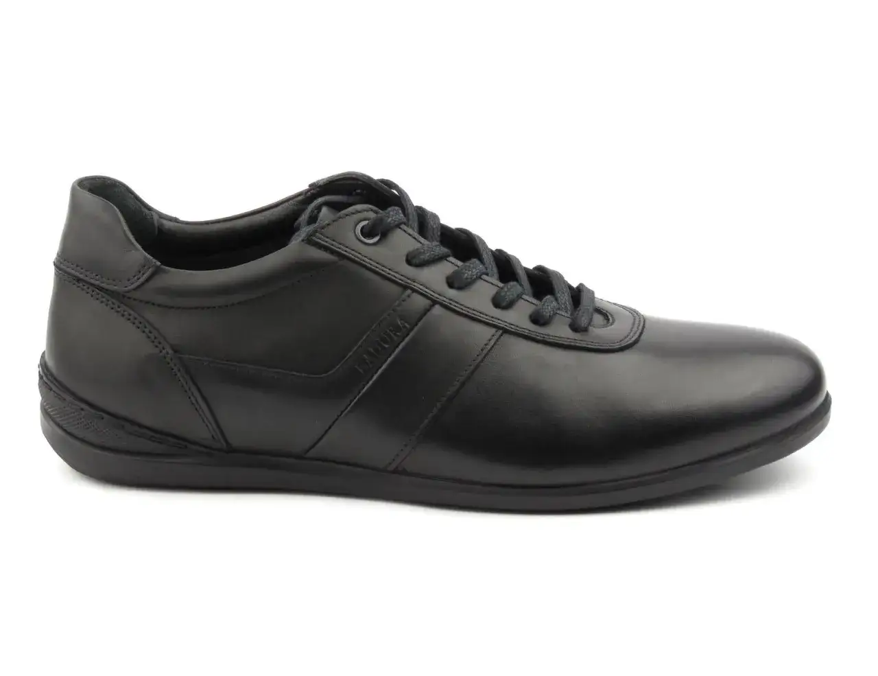 Eleganckie czarne buty męskie Badura. To polska firma znana z wysokiej jakości obuwia.